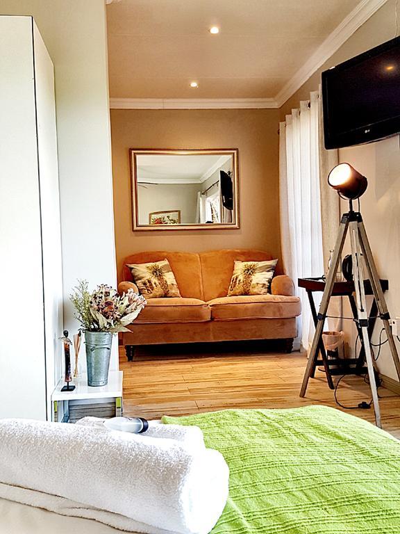 Midrand Guesthouse - Tasa Bilik gambar