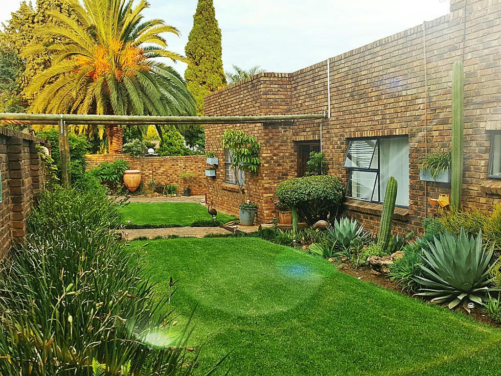 Midrand Guesthouse - Tasa Luaran gambar