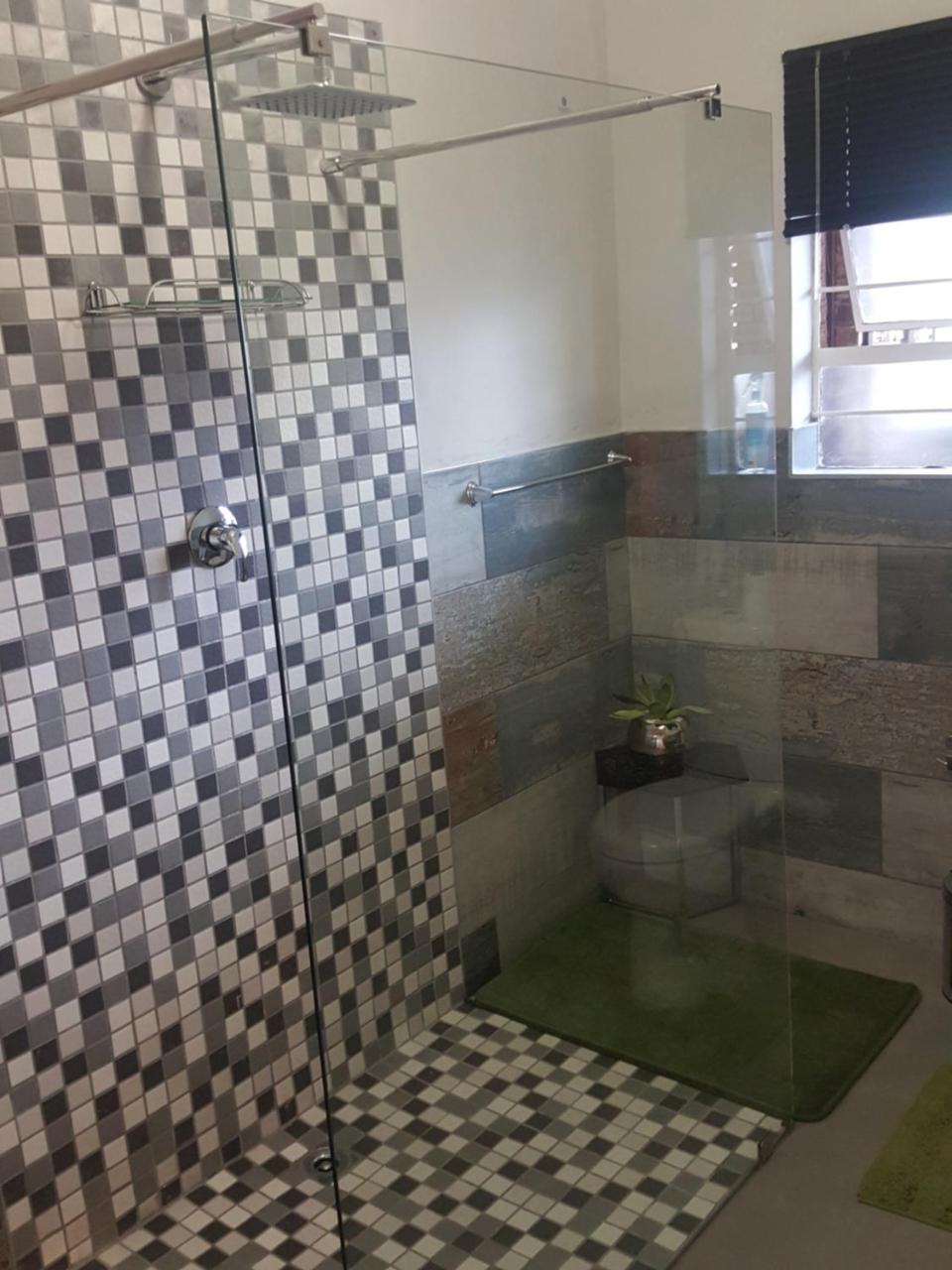 Midrand Guesthouse - Tasa Luaran gambar